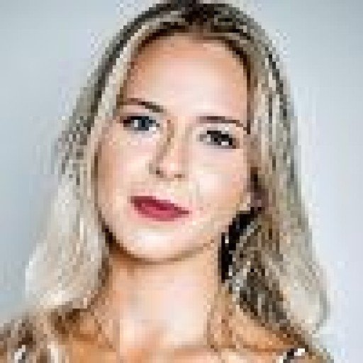 Maggie Schmidt bio pic